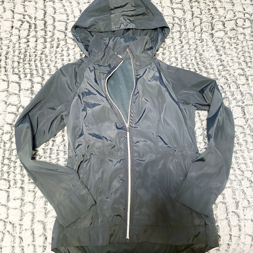 Hooded wind breaker